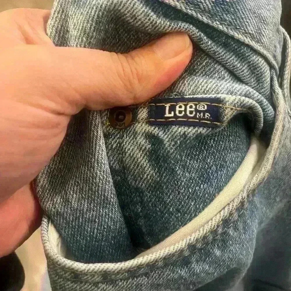 Size 16 vintage Lee mom jeans- perfect condition - Picture 5 of 6
